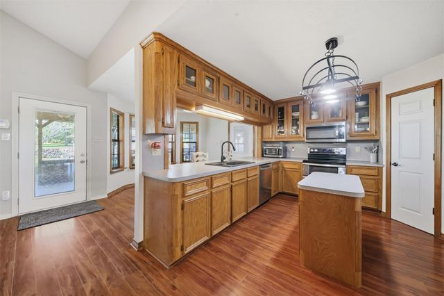 1152 Mcnutt Road, Franklin, TX 77856