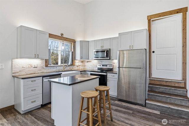 3224 Sunset Way, Bellingham, WA 98226