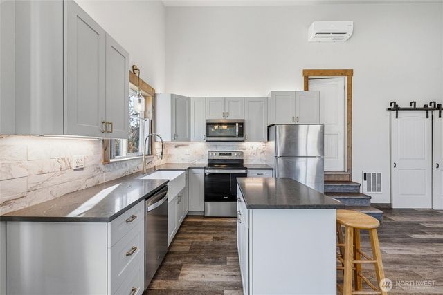 3224 Sunset Way, Bellingham, WA 98226