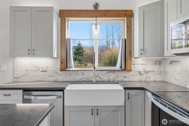 3224 Sunset Way, Bellingham, WA 98226