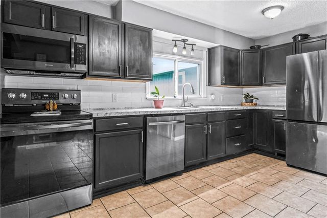 233 W 5th Street, Adrian, MO 64720