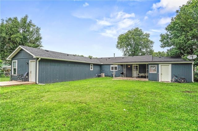 233 W 5th Street, Adrian, MO 64720