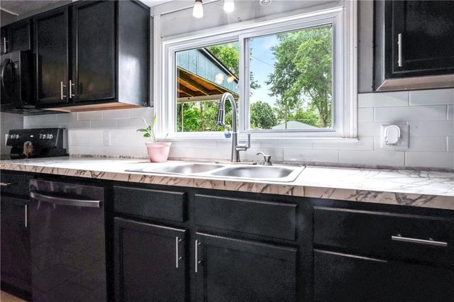 233 W 5th Street, Adrian, MO 64720