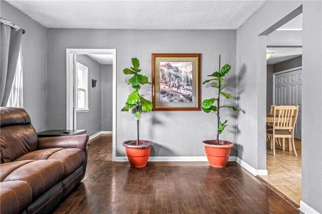 233 W 5th Street, Adrian, MO 64720