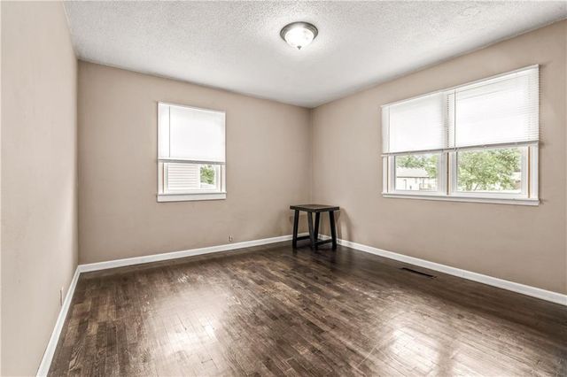 233 W 5th Street, Adrian, MO 64720