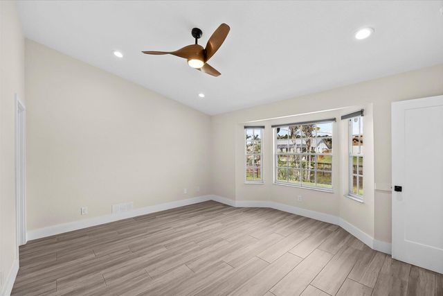 160 NE Twylite Terrace, Port St. Lucie, FL 34983