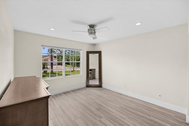 160 NE Twylite Terrace, Port St. Lucie, FL 34983