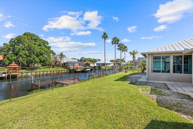 160 NE Twylite Terrace, Port St. Lucie, FL 34983