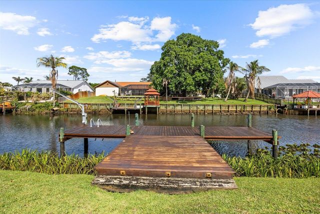 160 NE Twylite Terrace, Port St. Lucie, FL 34983