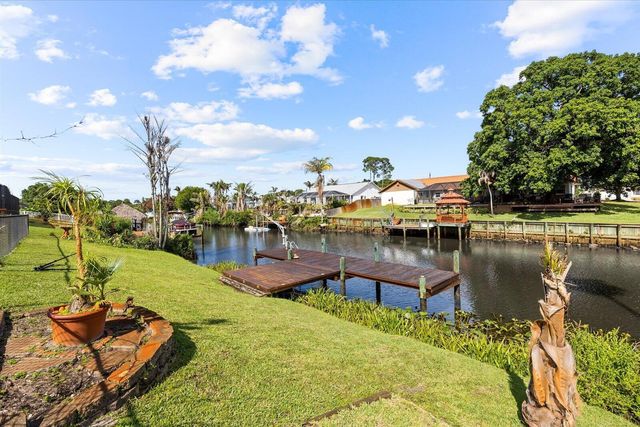 160 NE Twylite Terrace, Port St. Lucie, FL 34983