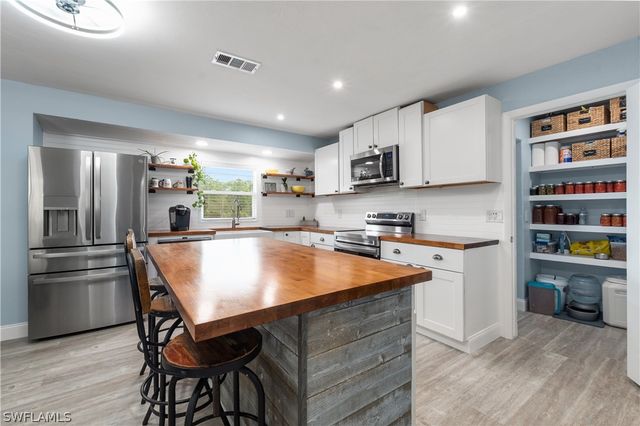 2210 20th AVE NE, Naples, FL 34120