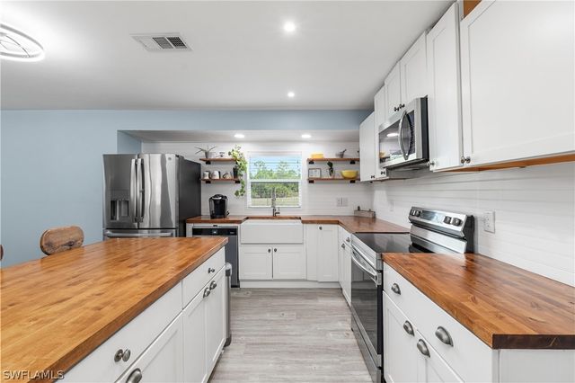 2210 20th AVE NE, Naples, FL 34120