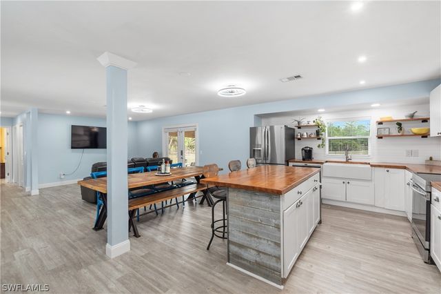 2210 20th AVE NE, Naples, FL 34120