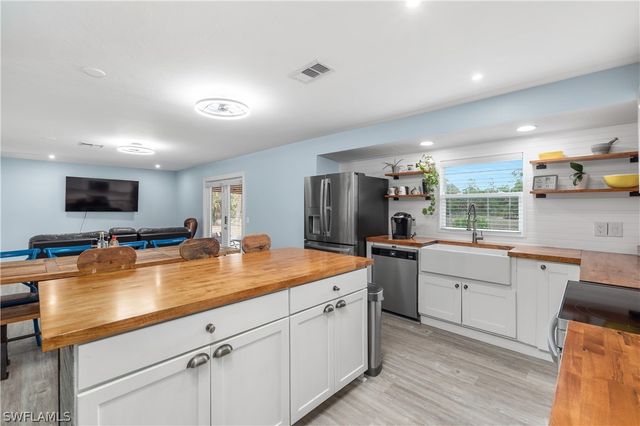 2210 20th AVE NE, Naples, FL 34120