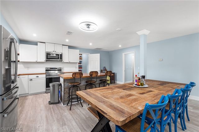 2210 20th AVE NE, Naples, FL 34120