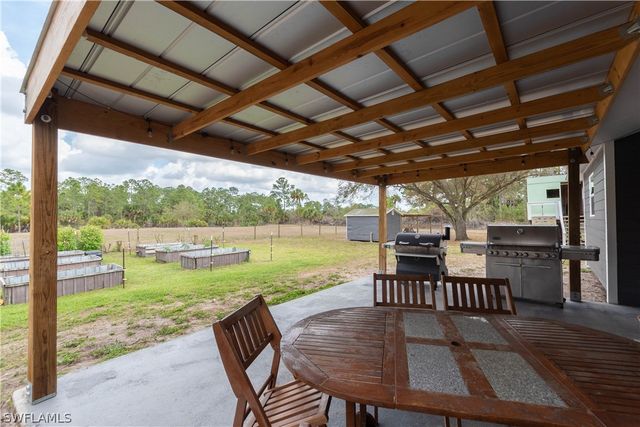 2210 20th AVE NE, Naples, FL 34120