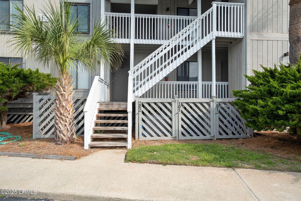 1 Cedar Reef F102, Harbor Island, SC 29920