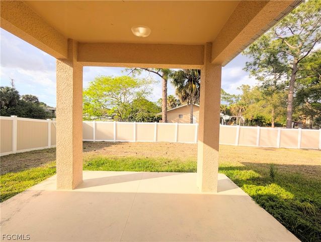 106 W 5th ST, Lehigh Acres, FL 33972