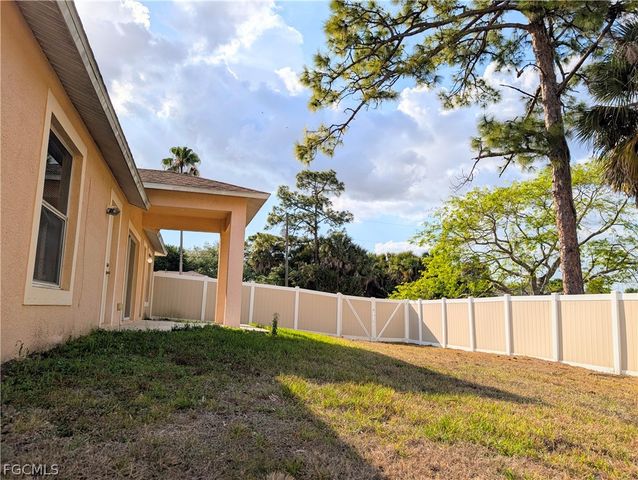 106 W 5th ST, Lehigh Acres, FL 33972