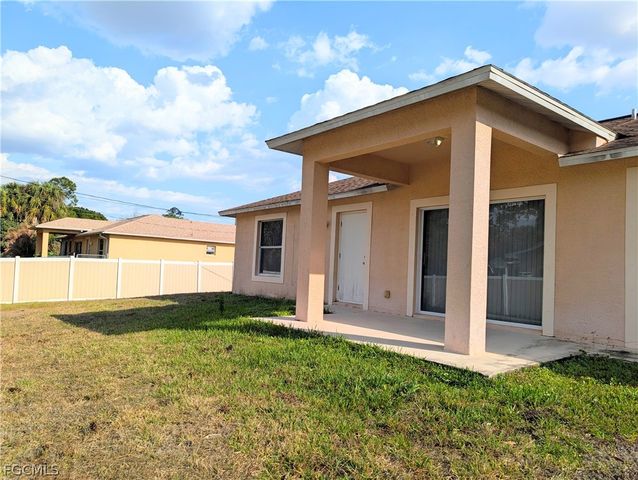 106 W 5th ST, Lehigh Acres, FL 33972