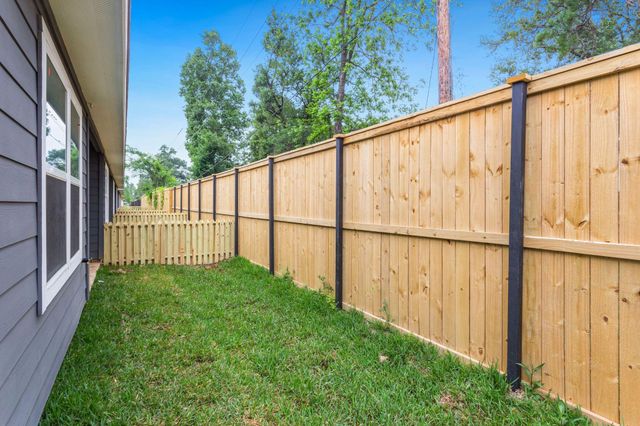 10317 Lake Road 12C, Houston, TX 77070