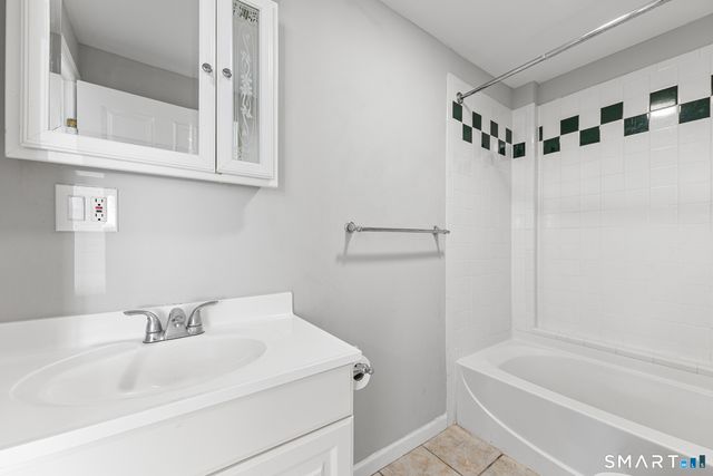 24 Wiscassett Avenue, Hamden, CT 06518