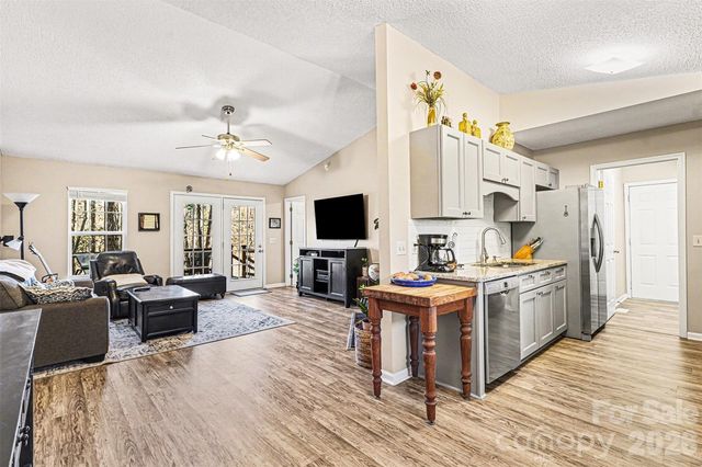 228 Creek View Road, Mooresville, NC 28117