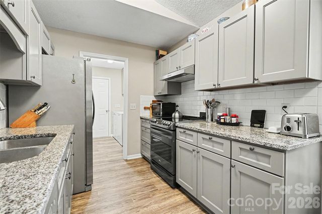 228 Creek View Road, Mooresville, NC 28117