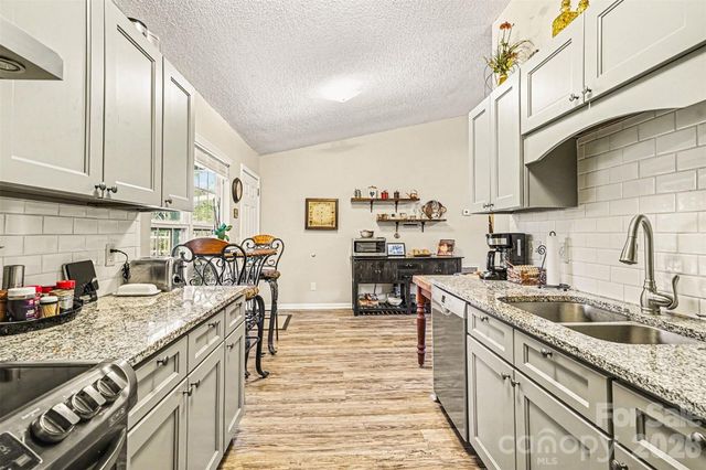 228 Creek View Road, Mooresville, NC 28117