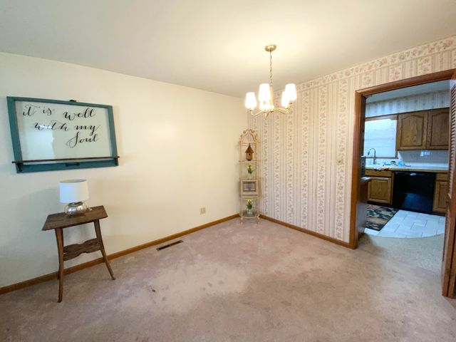 2049 S Brighton Drive, Springfield, MO 65804