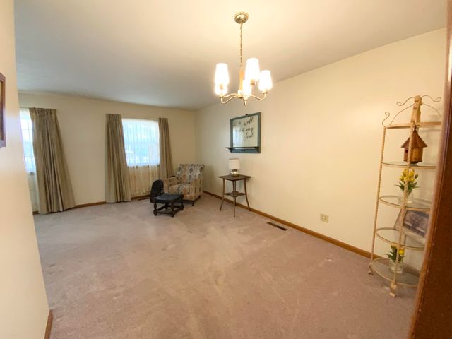 2049 S Brighton Drive, Springfield, MO 65804