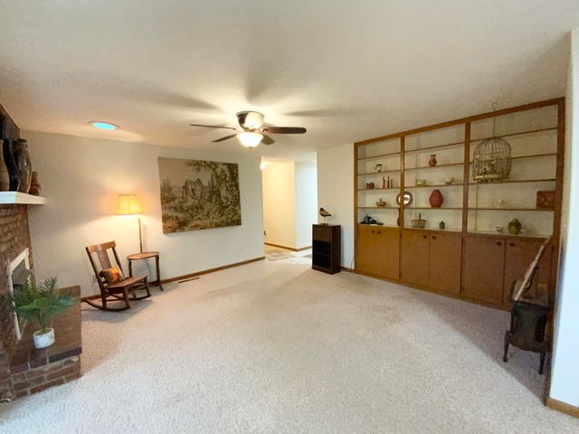 2049 S Brighton Drive, Springfield, MO 65804