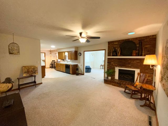 2049 S Brighton Drive, Springfield, MO 65804