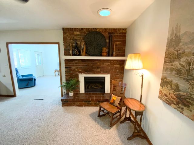 2049 S Brighton Drive, Springfield, MO 65804