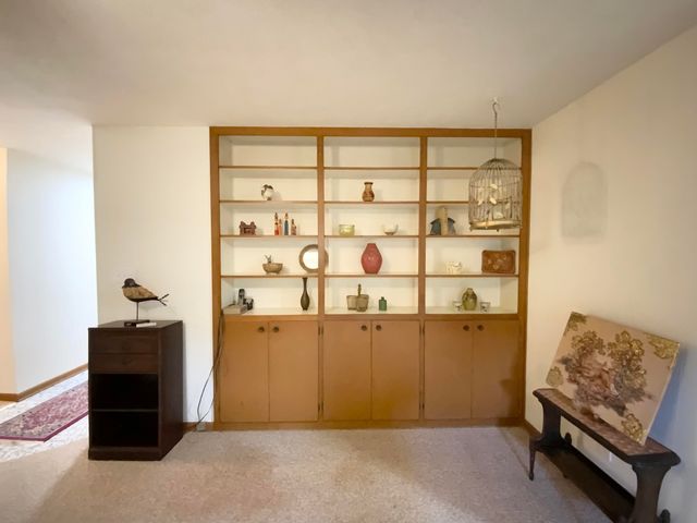 2049 S Brighton Drive, Springfield, MO 65804