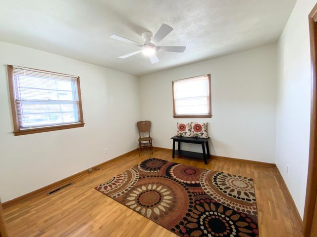 2049 S Brighton Drive, Springfield, MO 65804