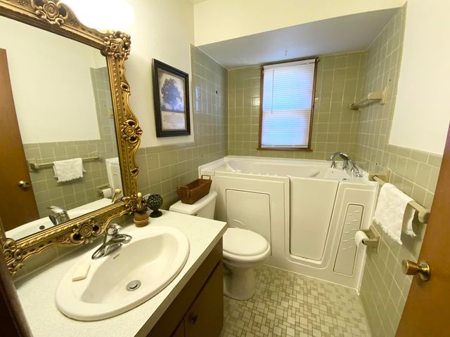 2049 S Brighton Drive, Springfield, MO 65804