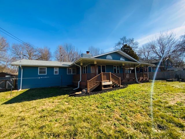 2049 S Brighton Drive, Springfield, MO 65804