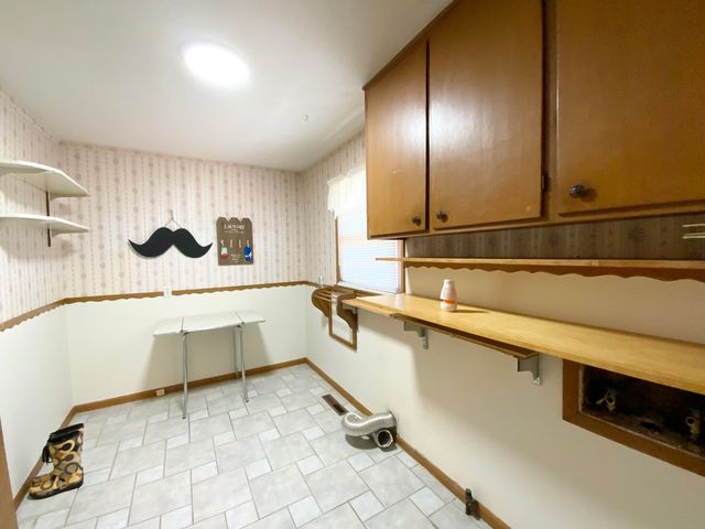 2049 S Brighton Drive, Springfield, MO 65804