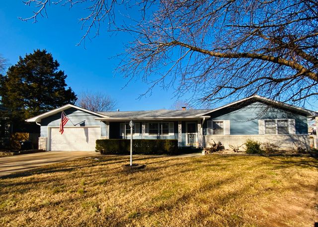 2049 S Brighton Drive, Springfield, MO 65804