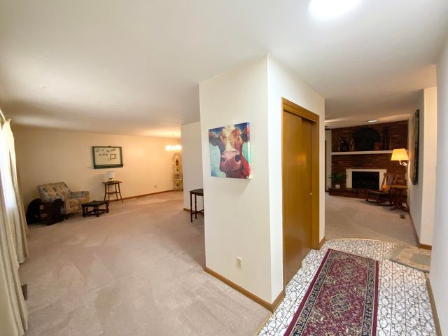 2049 S Brighton Drive, Springfield, MO 65804