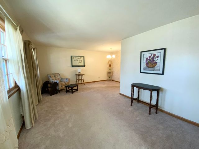 2049 S Brighton Drive, Springfield, MO 65804