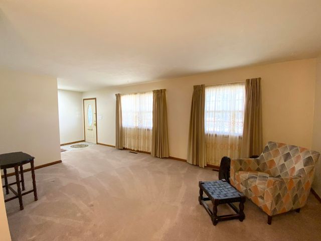 2049 S Brighton Drive, Springfield, MO 65804