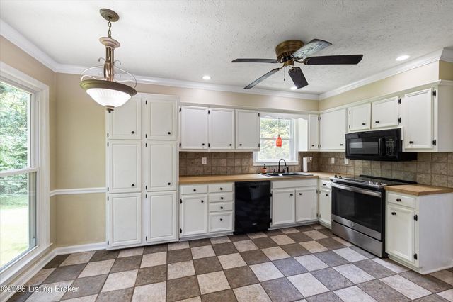 14114 Tree Crest Ct, Louisville, KY 40245