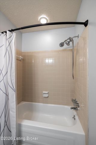 14114 Tree Crest Ct, Louisville, KY 40245