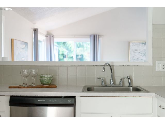 19105 ADDIE St, Gladstone, OR 97027