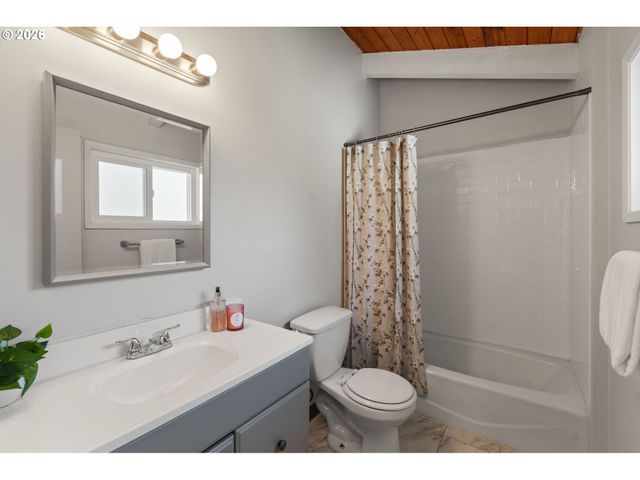 19105 ADDIE St, Gladstone, OR 97027