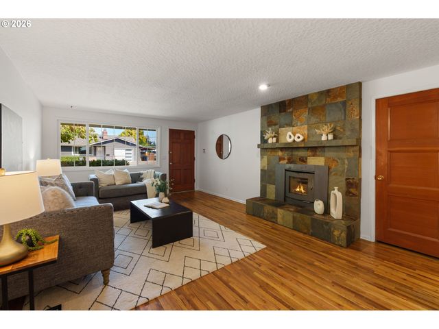 19105 ADDIE St, Gladstone, OR 97027
