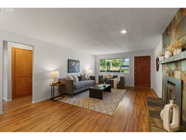 19105 ADDIE St, Gladstone, OR 97027