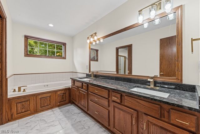 6962 Mapleridge Circle NW, Canton, OH 44718